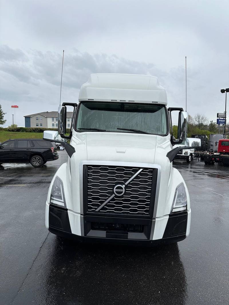 2024 Volvo VNL 760 (For Sale) Sleeper Truck 11VN633074