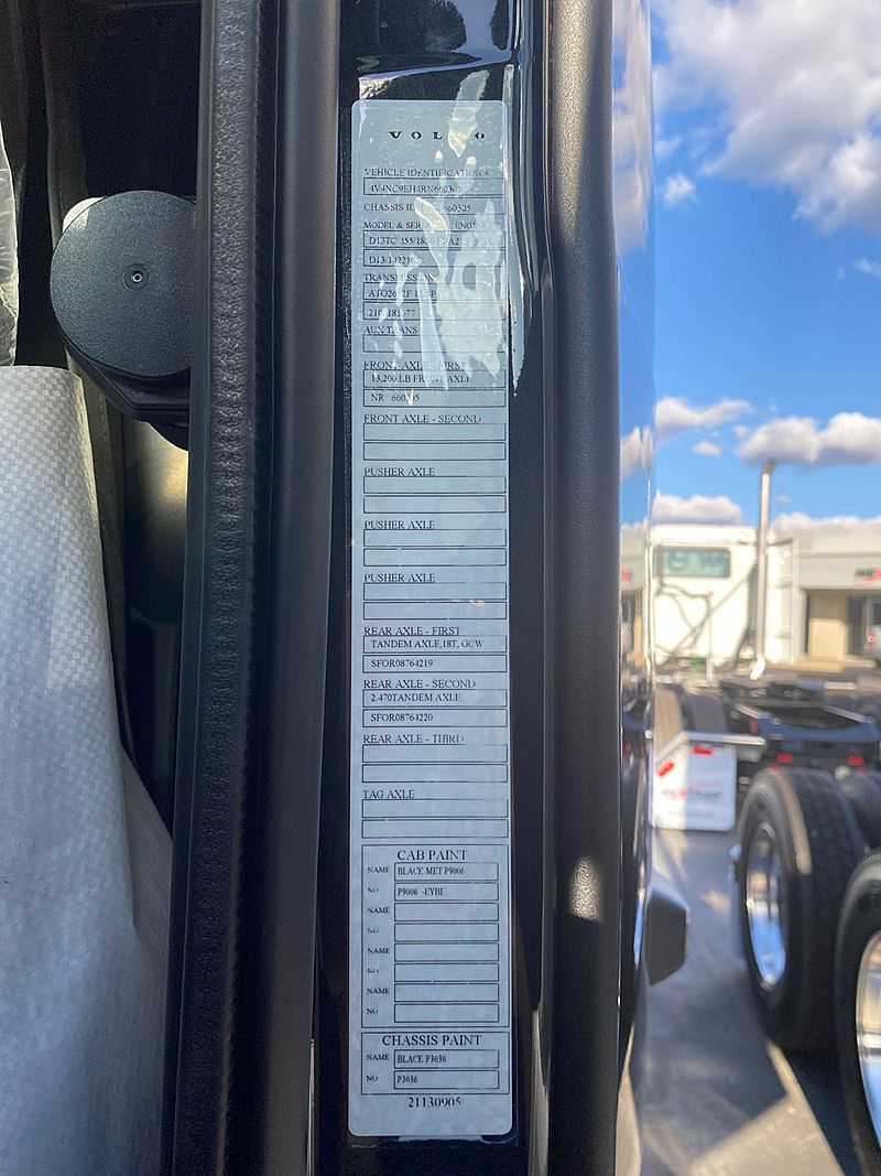 2024 Volvo VNL 760 (For Sale) Sleeper Truck 11VN660305