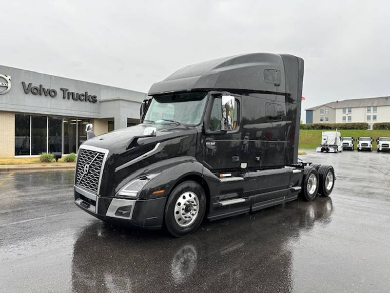 2025 Volvo VNL 760 (For Sale) Sleeper Truck 11VN660305