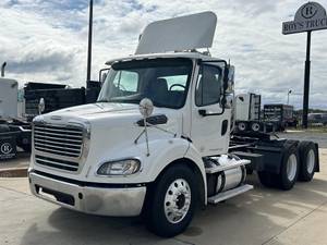 2015 Freightliner M2 - Day Cab