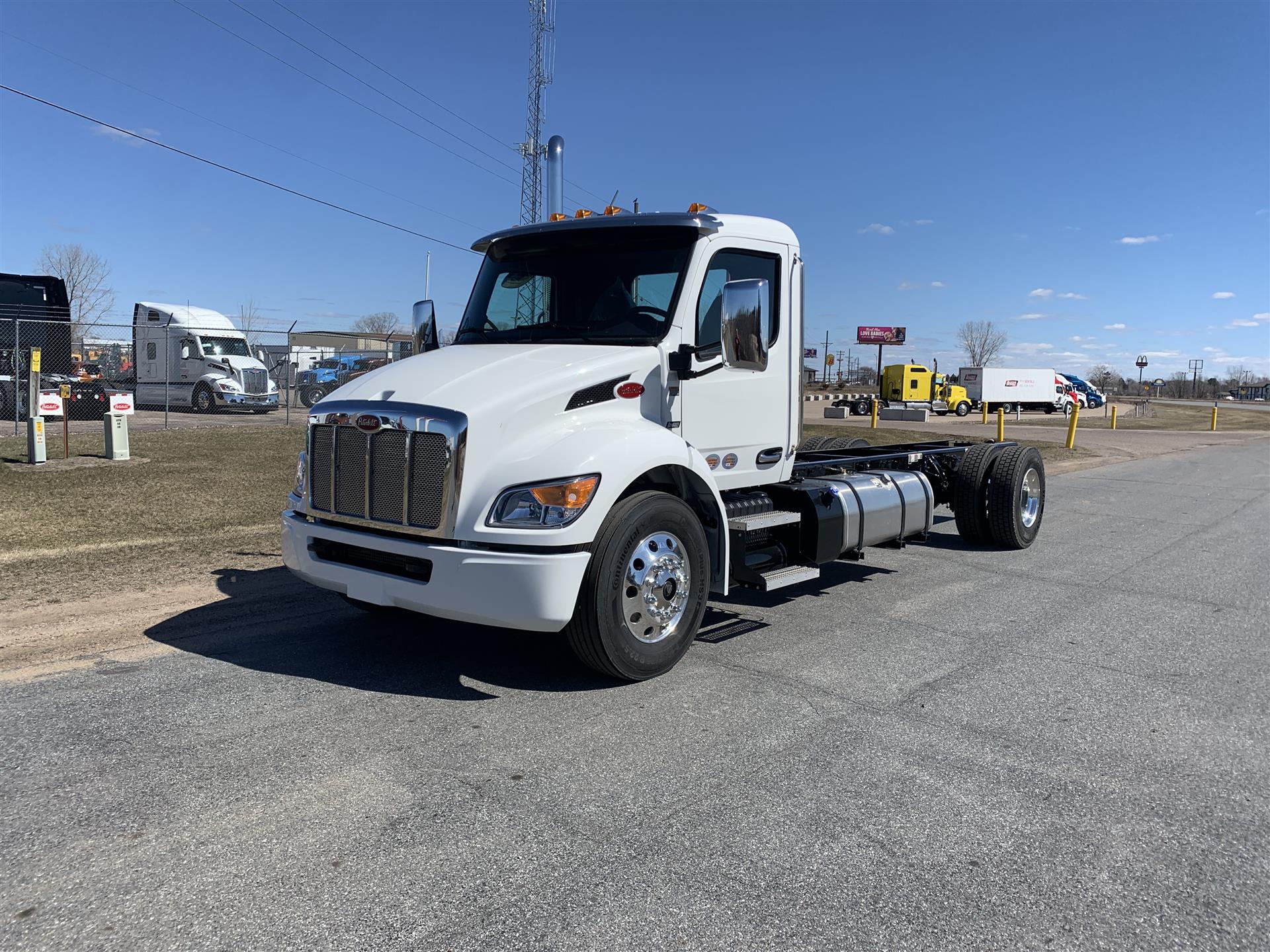 2025 Peterbilt 537 (For Sale) Cab & Chassis 30E709207