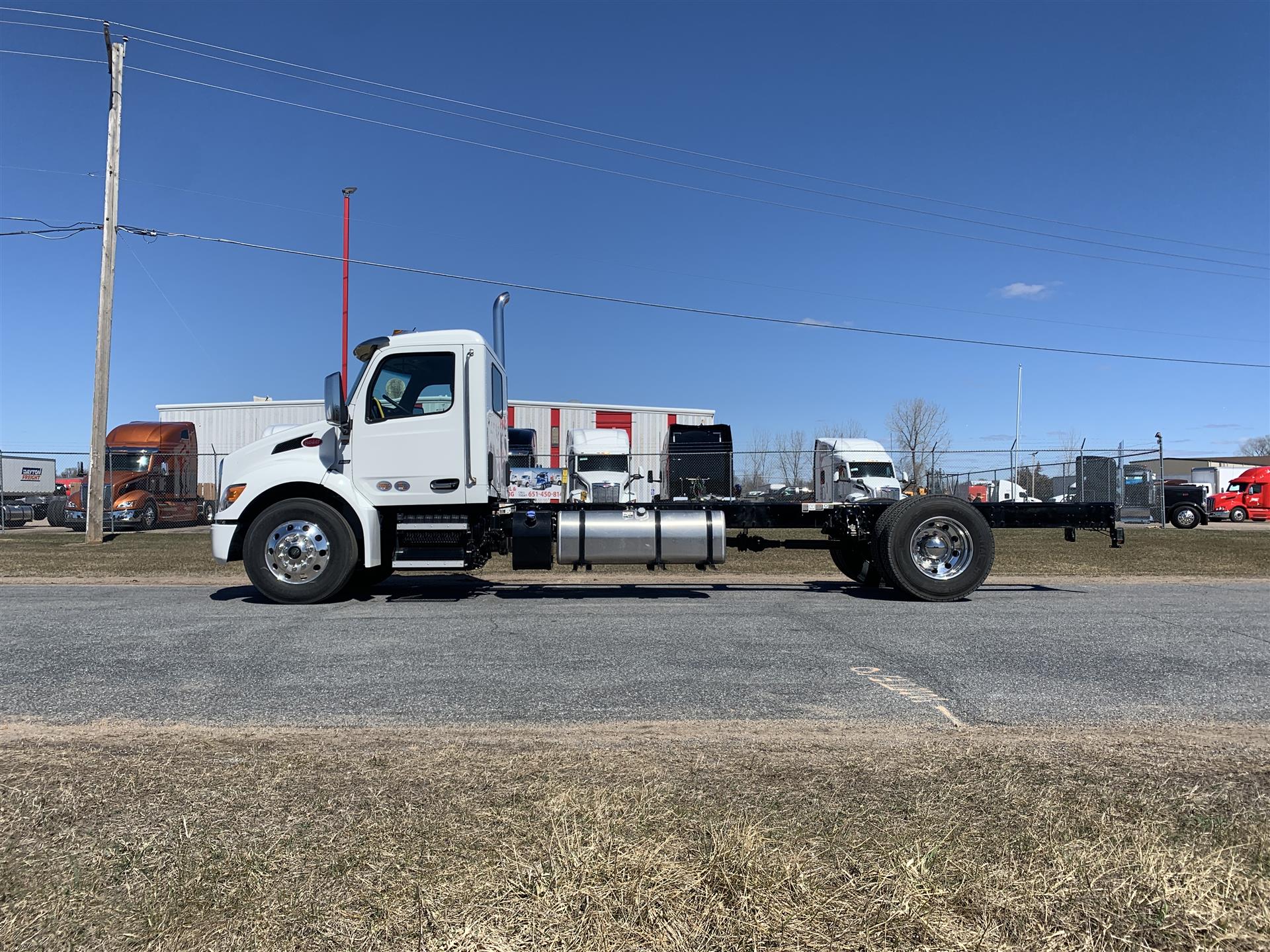 2025 Peterbilt 537 (For Sale) Cab & Chassis 30E709207