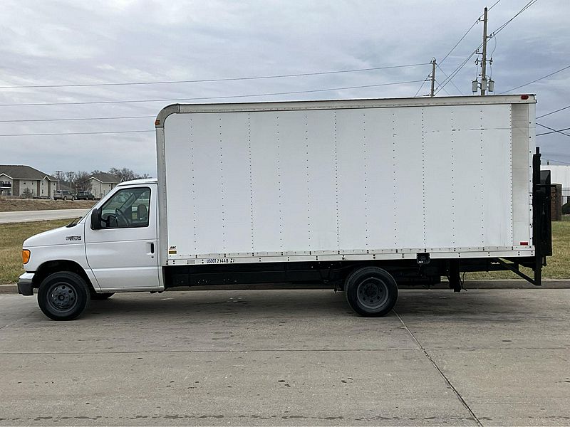 2005 ford e350 box truck value