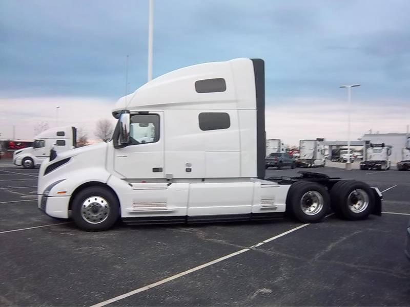 2024 Volvo VNL 760 For Sale 70" Sleeper V2194