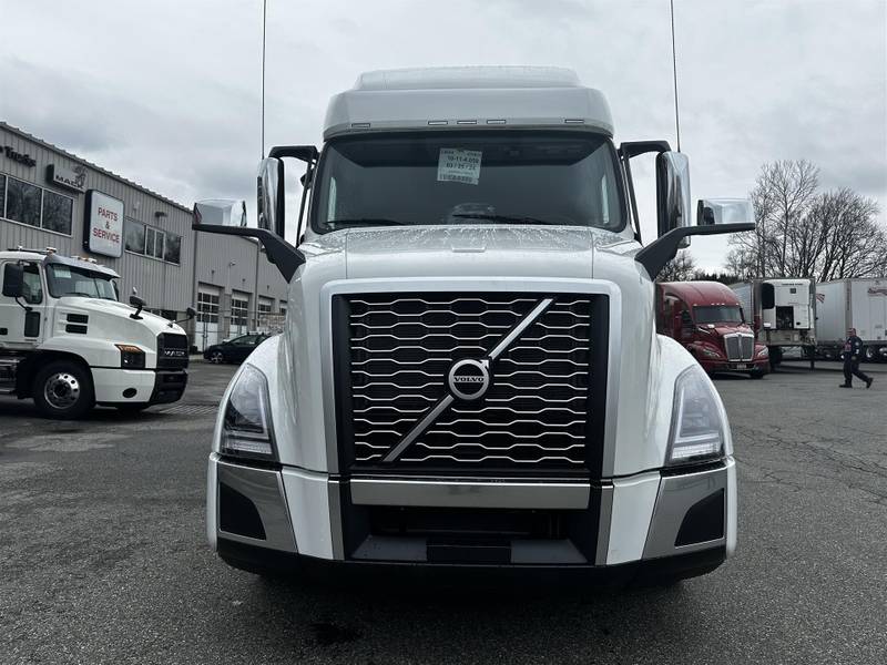 2025 Volvo VNL 760 (For Sale) 70" Sleeper NJ12783