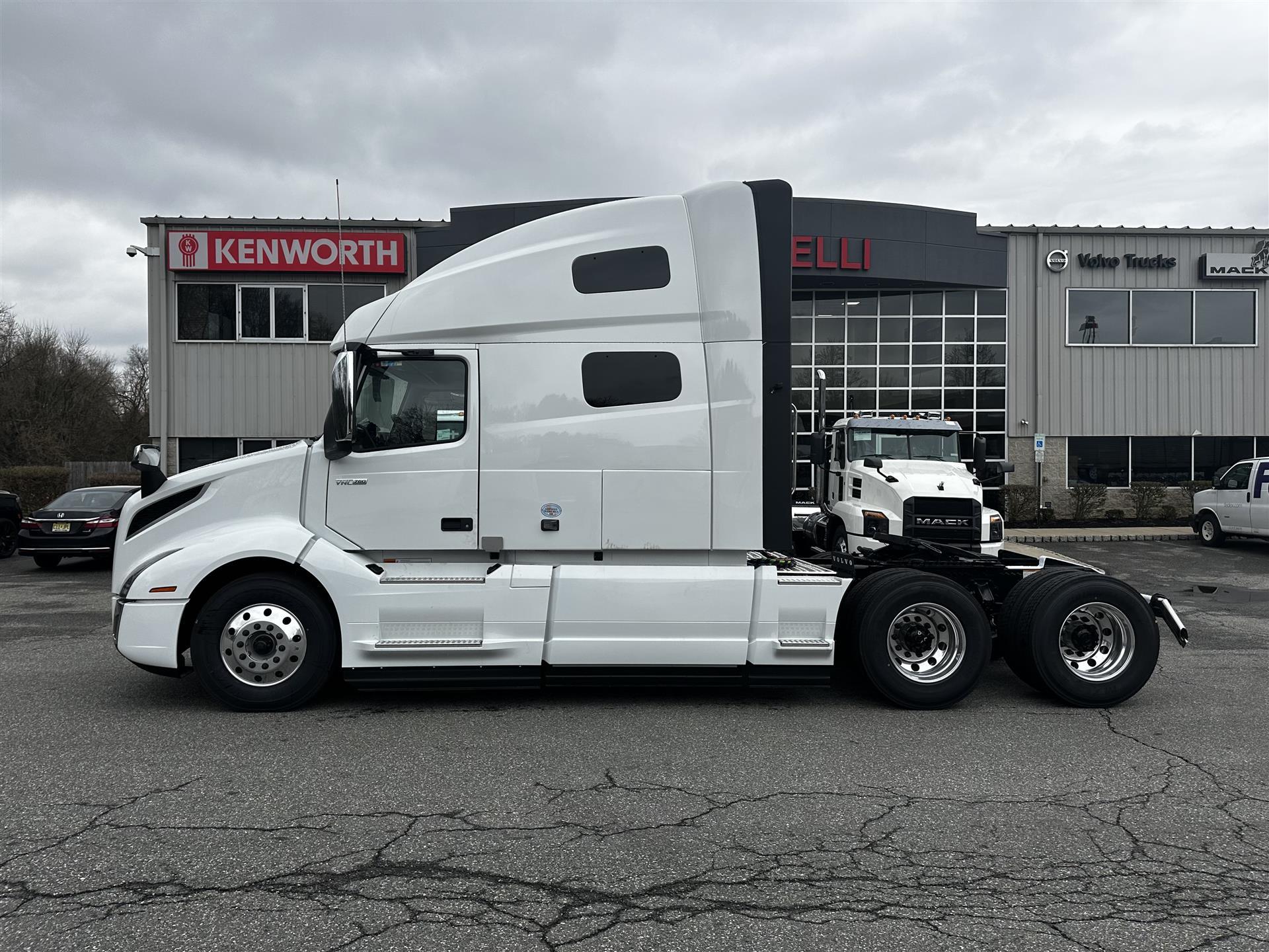 2025 Volvo VNL 760 (For Sale) 70" Sleeper NJ12772