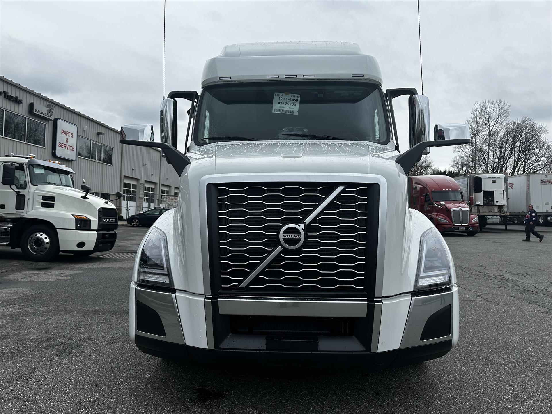 2025 Volvo VNL 760 (For Sale) 70" Sleeper NJ12772