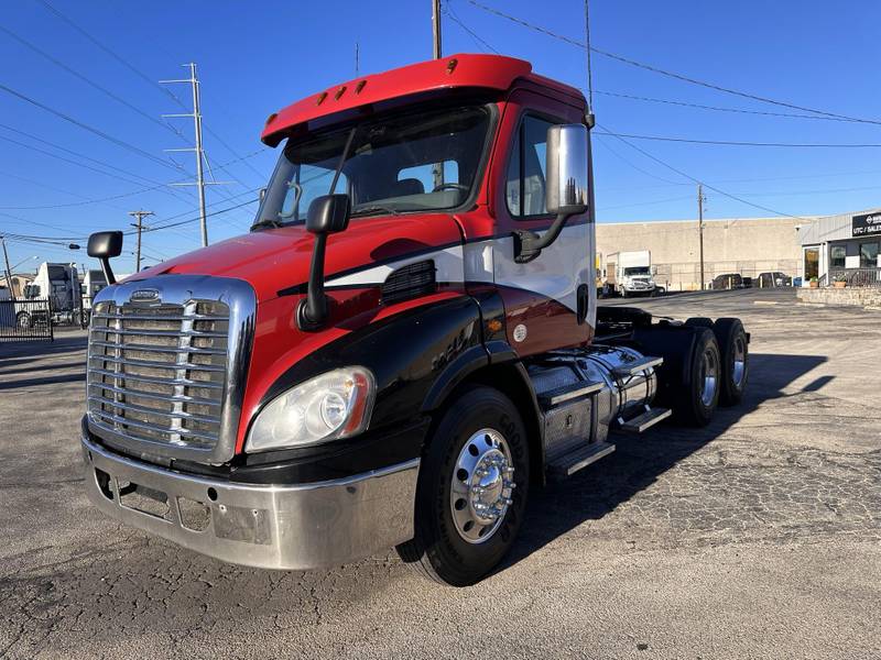 2017 Freightliner Cascadia (For Sale) Day Cab U9843