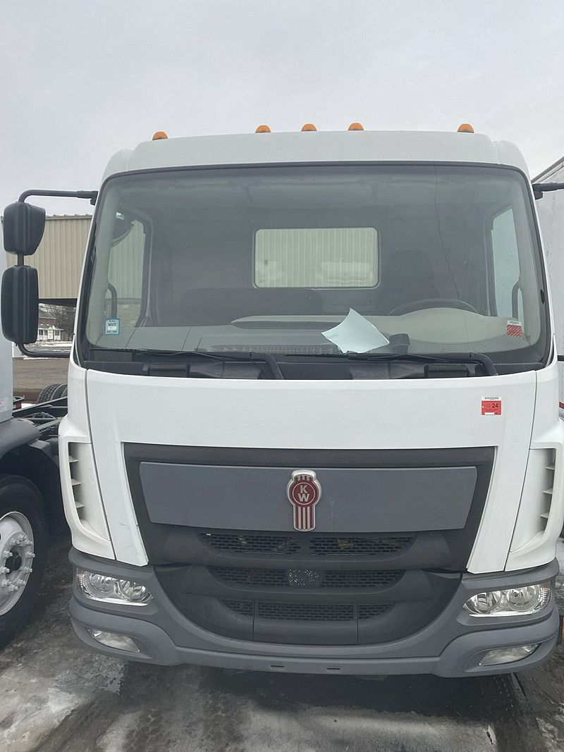 2017 Kenworth K270 (For Sale) Cab & Chassis HF581383
