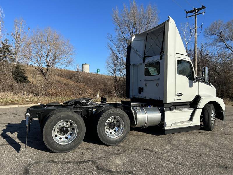 2024 Kenworth T680 (For Sale) Day Cab RJ383565