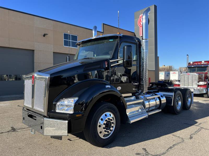 2024 Kenworth T880 (For Sale) Day Cab RJ380086