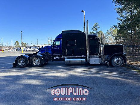 2010 Peterbilt 389 For Sale | Sleeper Truck | #DKF103291