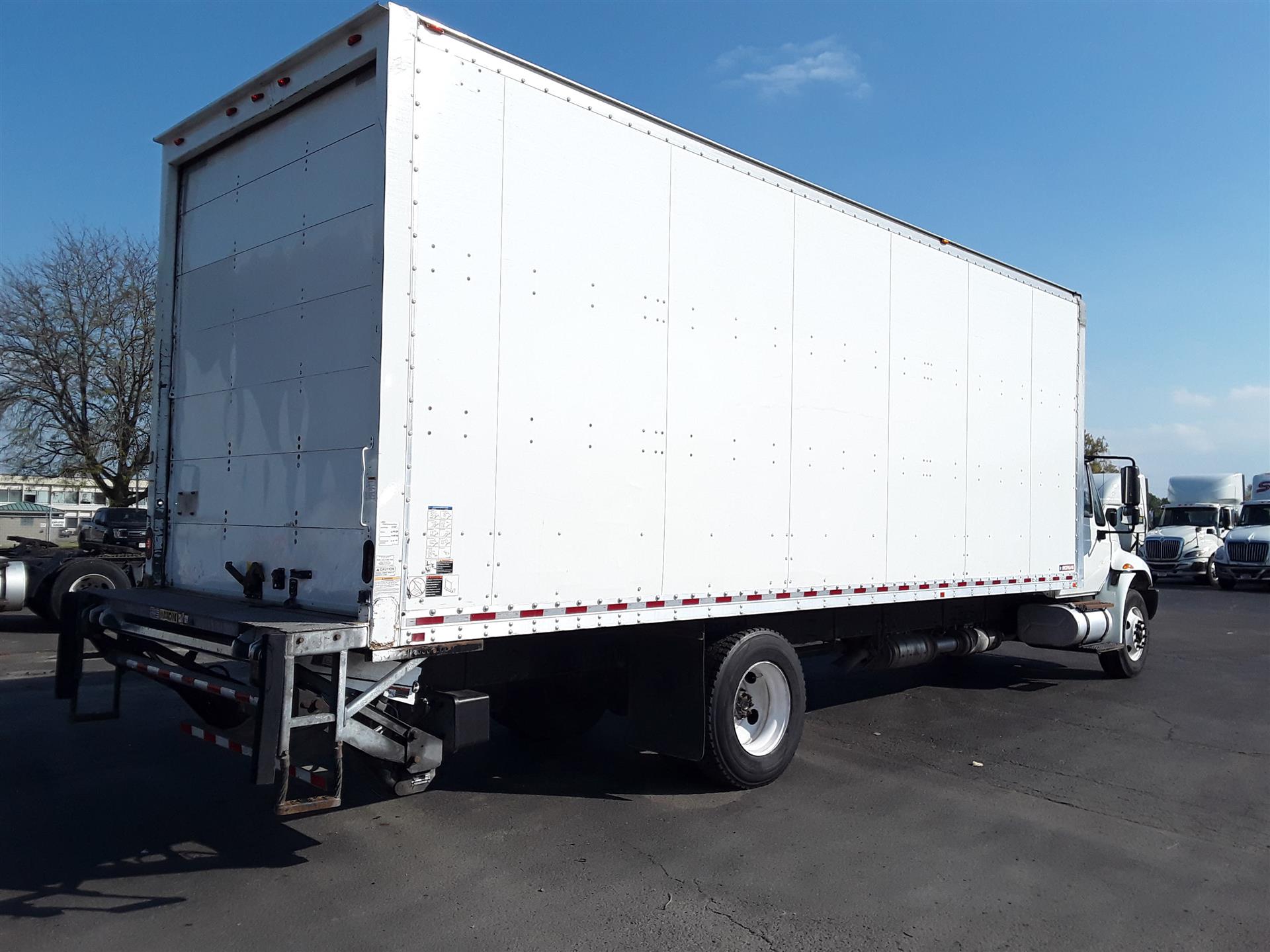 2017 International DuraStar 4300 (For Sale) | 26' Box | Non CDL | # 669588