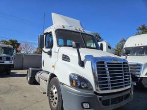 2018 Freightliner Cascadia 113 - Day Cab