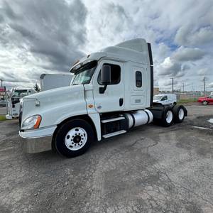 2018 Freightliner Cascadia 125 - Sleeper Truck