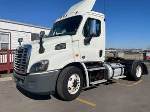 2017 Freightliner Cascadia 113 - Day Cab