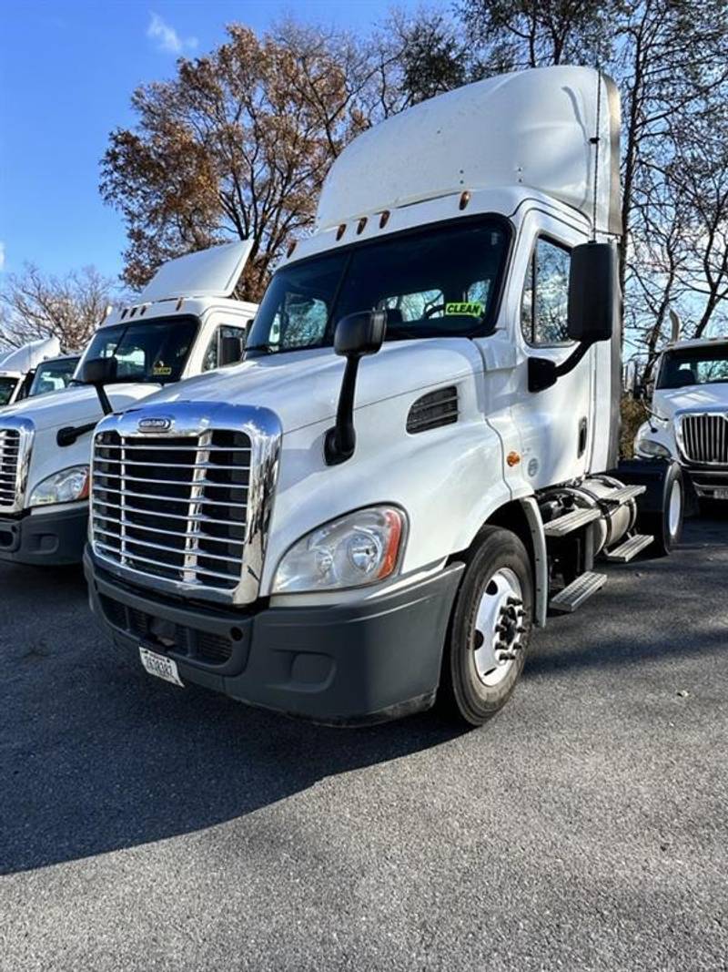 2016 Freightliner CASCADIA 113 Day Cab
