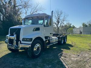 2024 Volvo VHD64FT300 - Day Cab