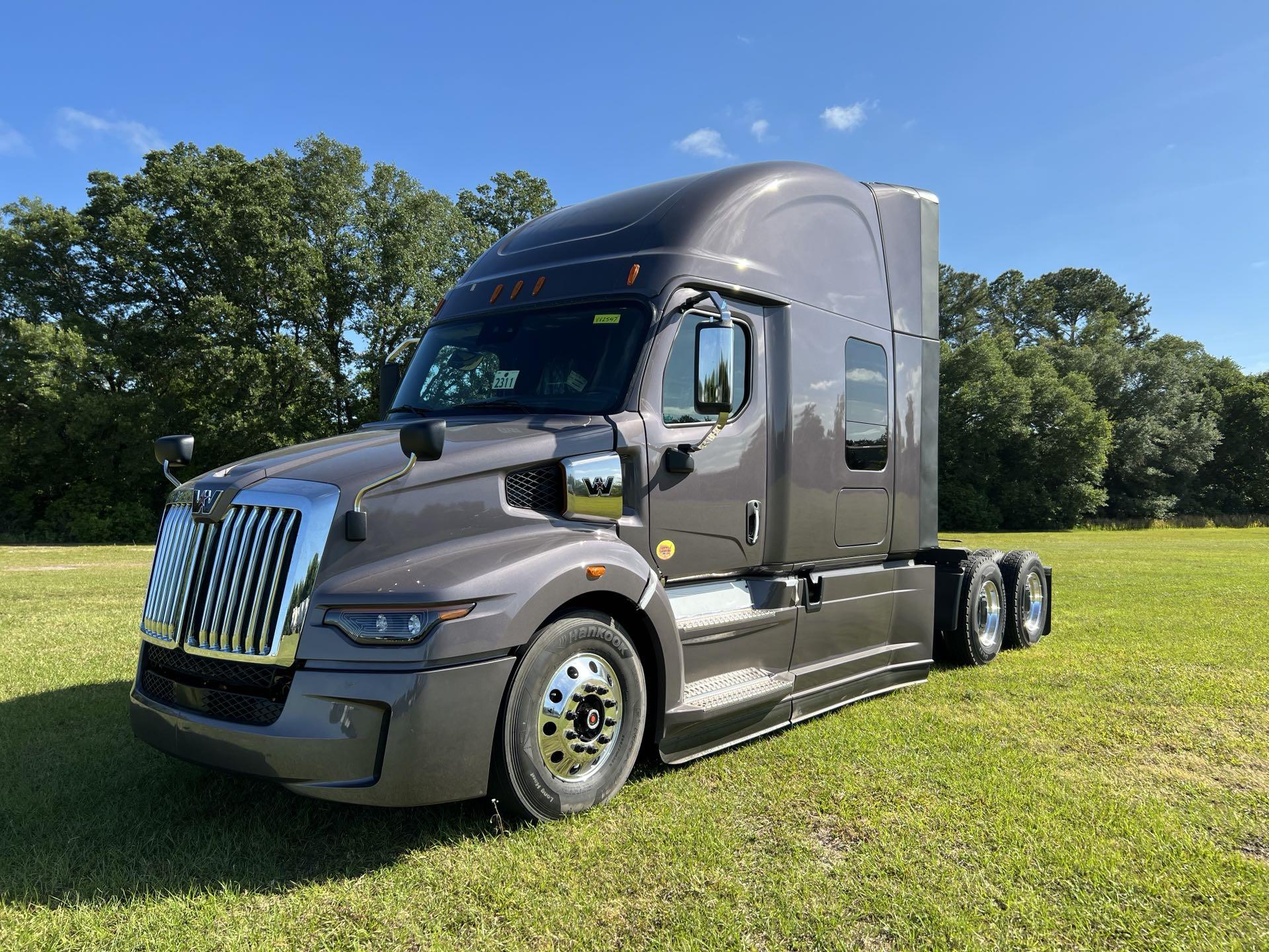 2025 Western Star 57X (For Sale) 72" Sleeper VV2547