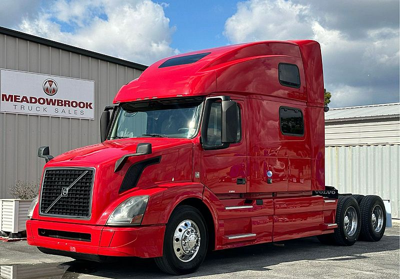 2018 Volvo 780 (For Sale) RaisedRoof Sleeper JN968932