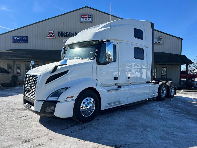 2024 Volvo VNL 860 (For Sale) 77" Sleeper V652597