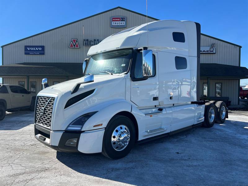 2025 Volvo VNL 760 (For Sale) 70" Sleeper V652601