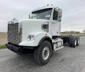 2014 Freightliner 122SD - Cab & Chassis