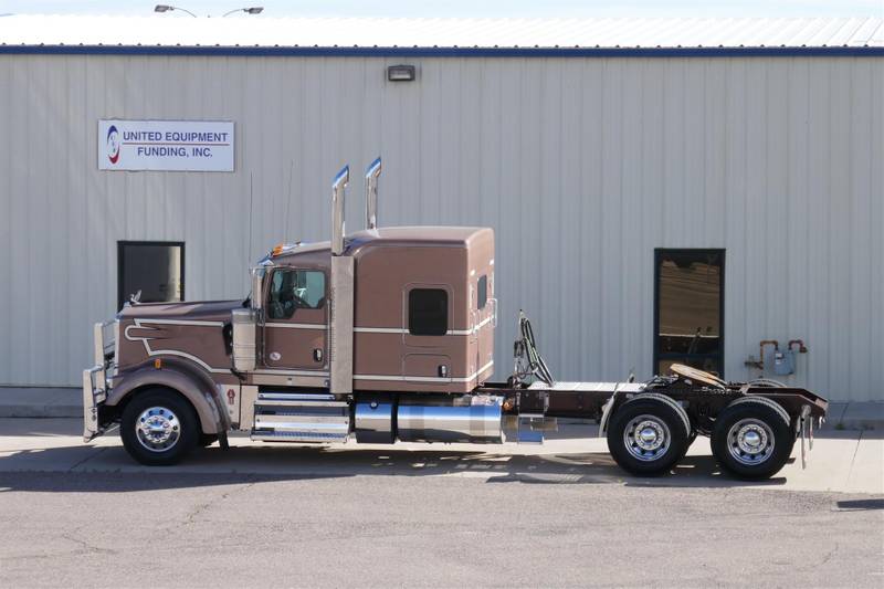 2022 Kenworth W900L