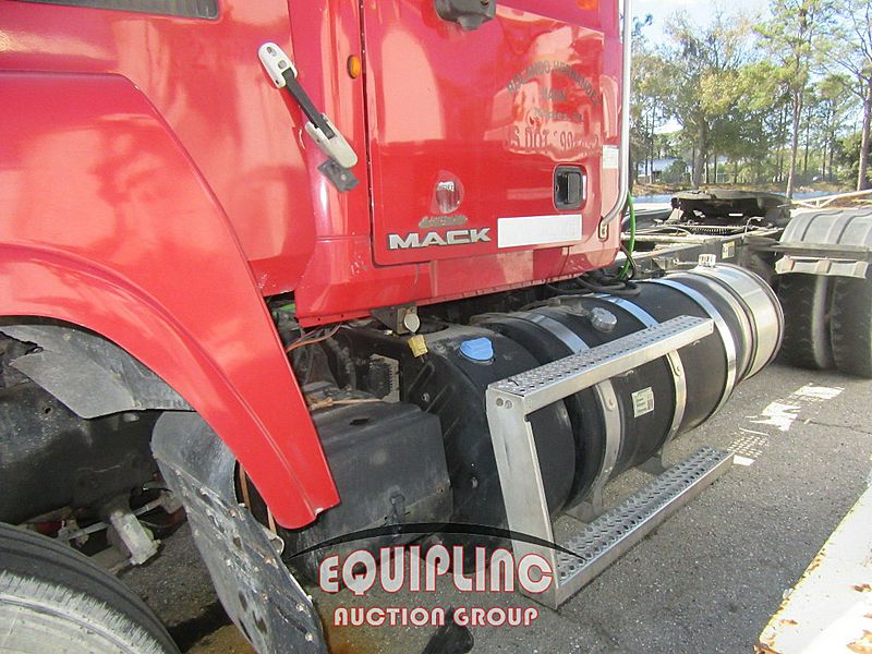 2012 Mack CHU613
