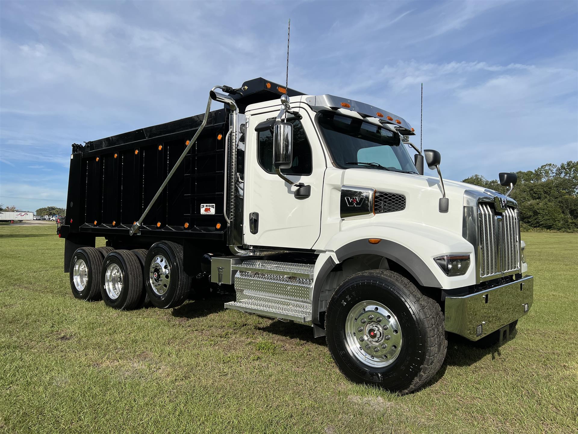 2025 Western Star 47X (For Sale) Dump Truck VW4392