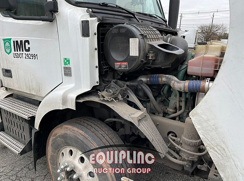 2015 Volvo VNM