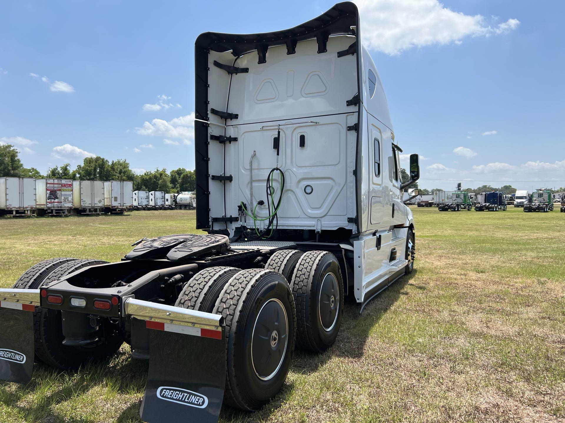 2025 Freightliner Cascadia (For Sale) 72" Sleeper VW5711