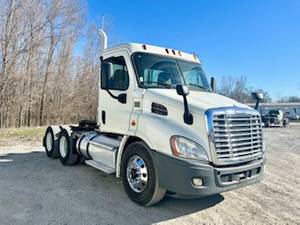 2014 Freightliner - Day Cab