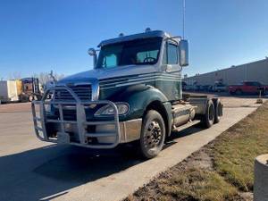 2007 Freightliner Columbia CL120 - Day Cab