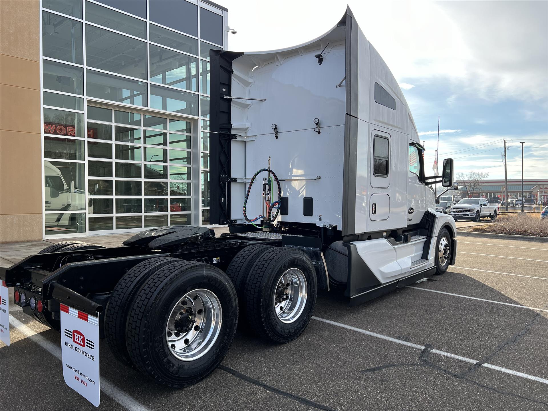 2025 Kenworth T680 For Sale 76" Sleeper SJ126653