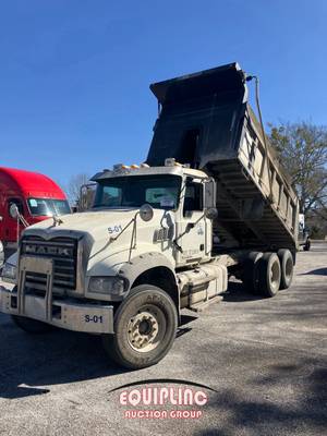 2016 Mack Granite GU713 - Dump Truck
