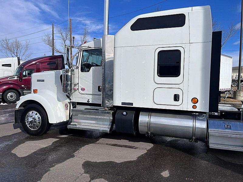 2022 Kenworth W900 (For Sale) 86