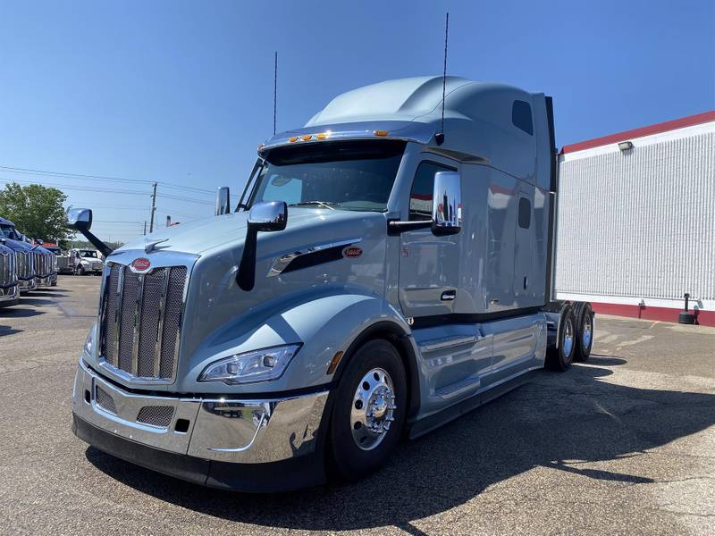 2025 Peterbilt 579