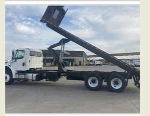 2017 Freightliner M2 106 - Dump Truck