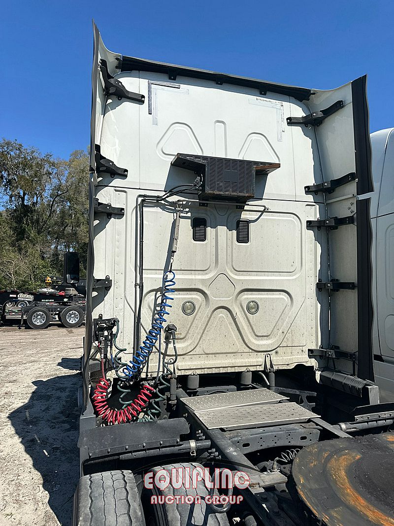 2016 Freightliner CASCADIA