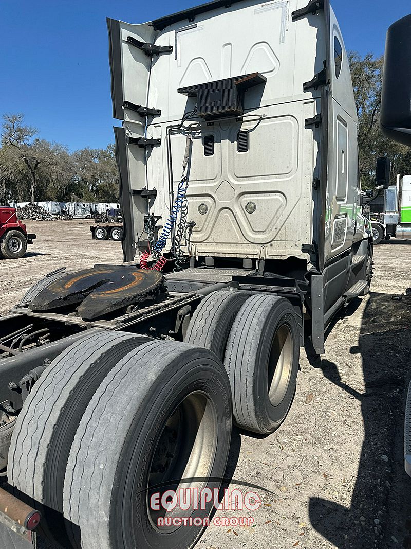 2016 Freightliner CASCADIA