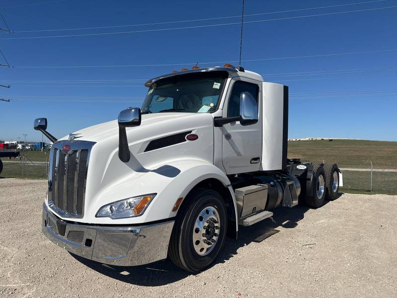 2025 Peterbilt 579 (For Sale) Day Cab