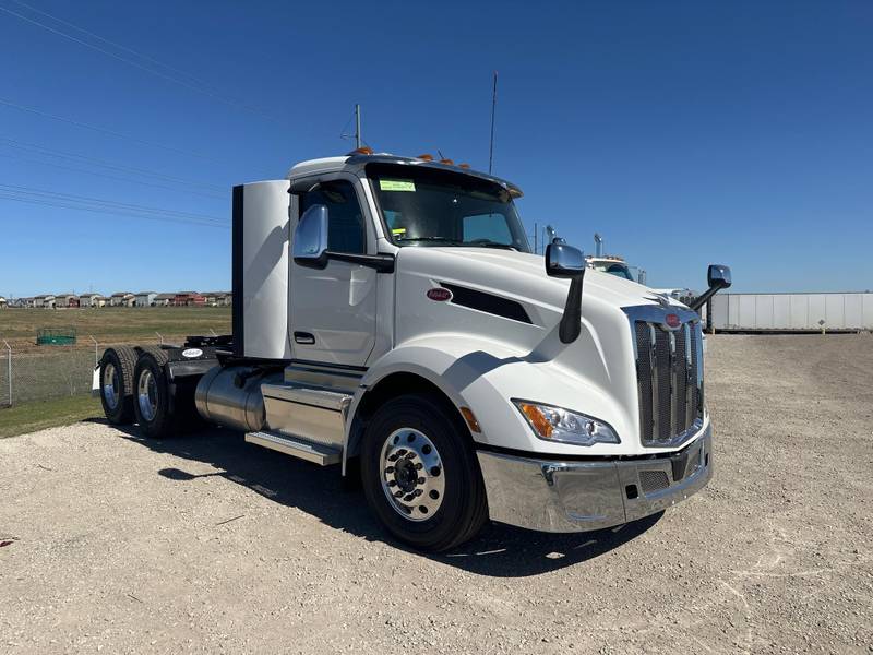 2025 Peterbilt 579 (For Sale) Day Cab