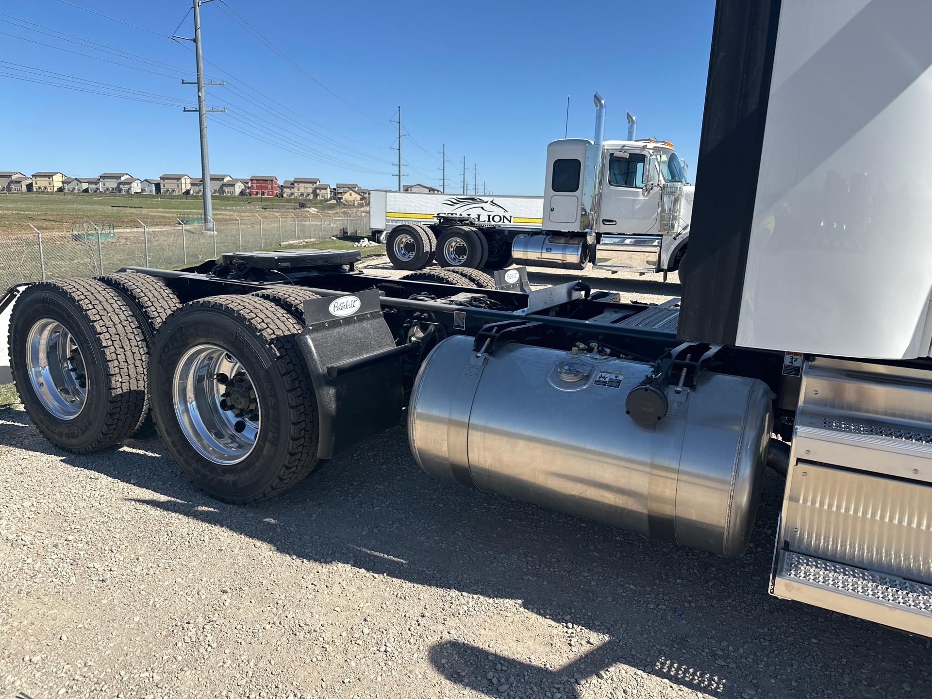 2025 Peterbilt 579 (For Sale) Day Cab