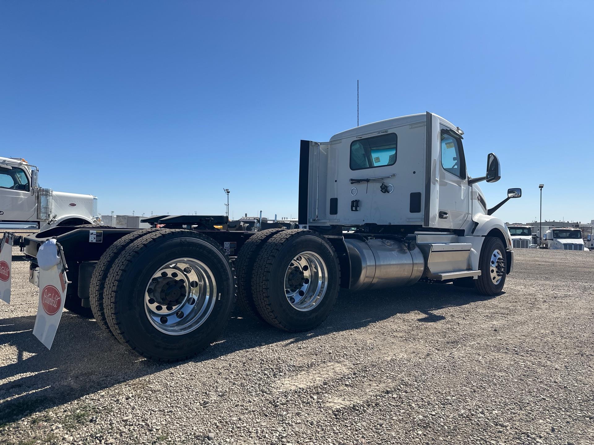 2025 Peterbilt 579 (For Sale) Day Cab