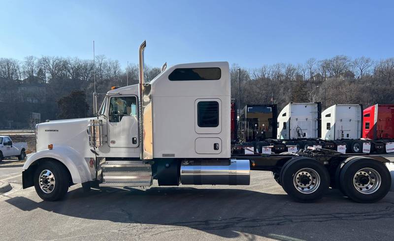 2025 Kenworth W900L For Sale 86" Sleeper SR128002