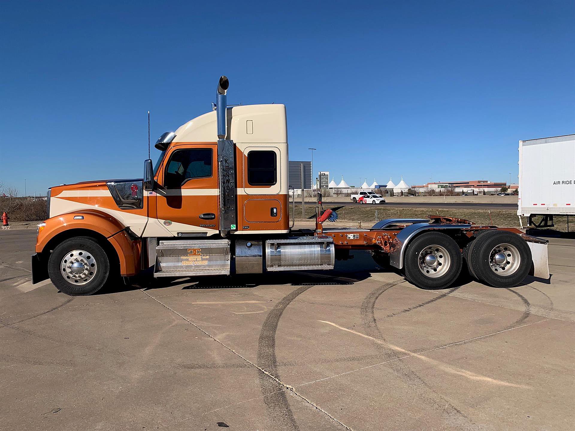 2024-kenworth-w990.2.jpg