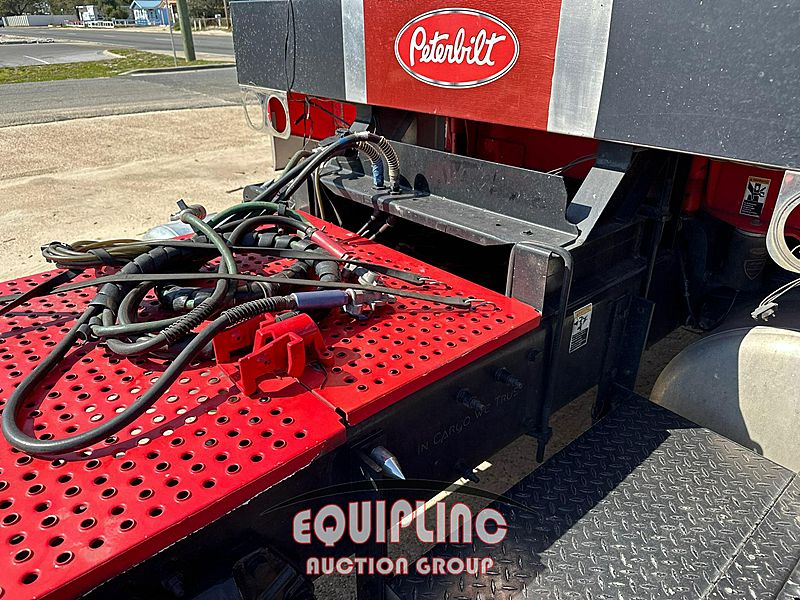 2017 Peterbilt 389