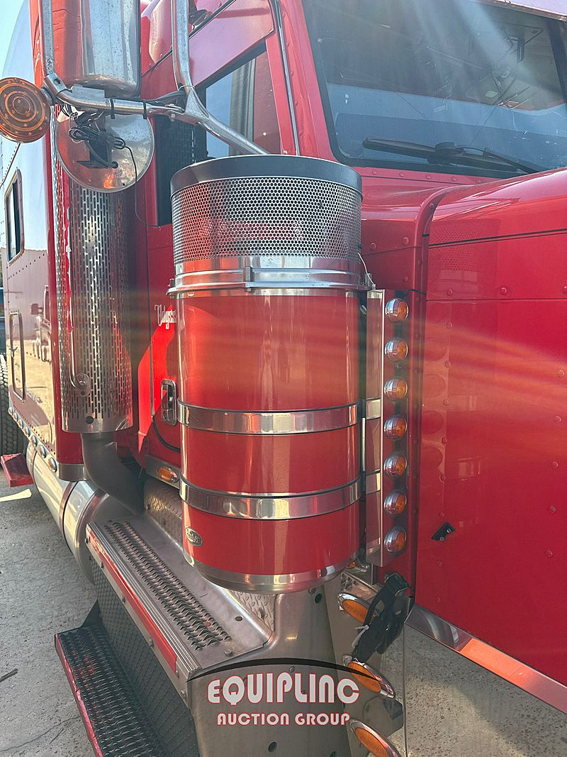 2017 Peterbilt 389