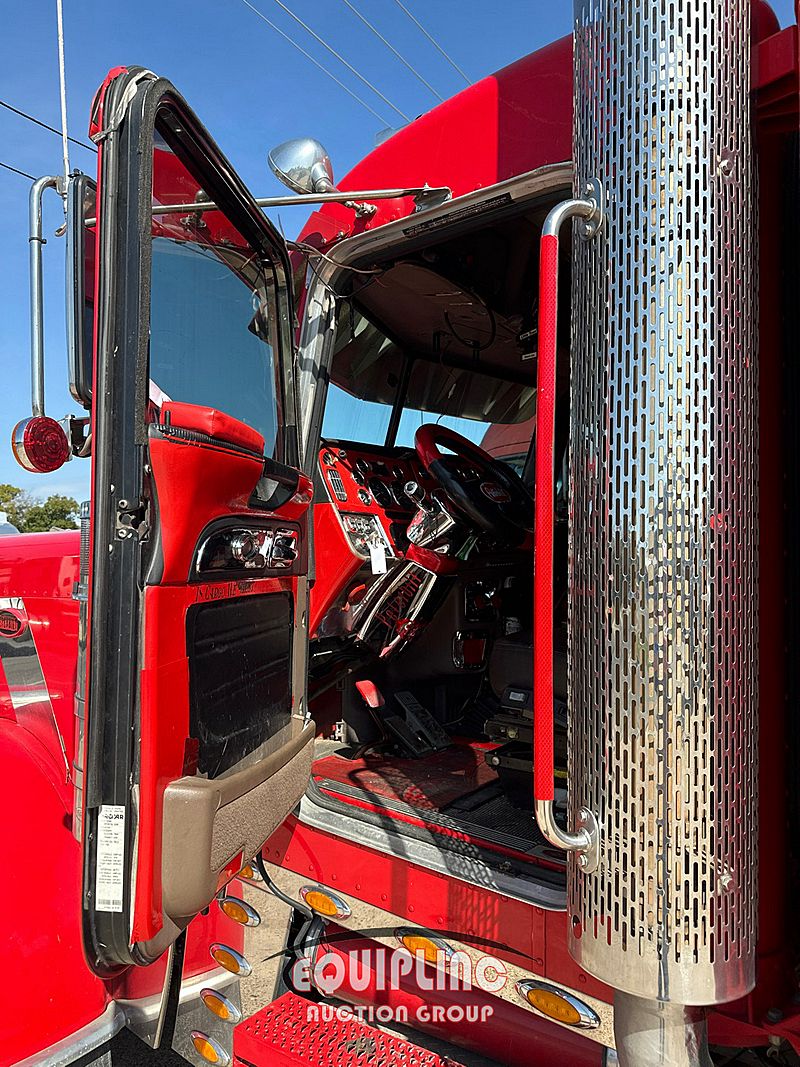 2017 Peterbilt 389